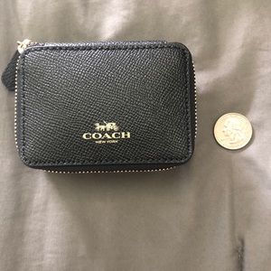 Coach pill organizer